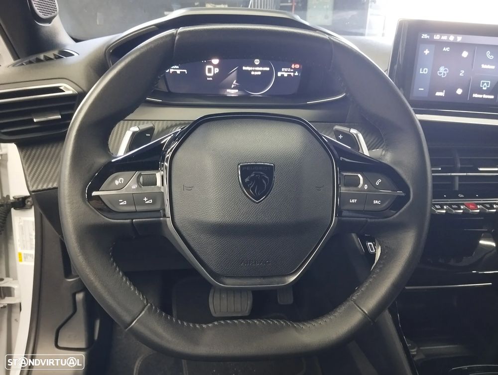 Peugeot 2008 1.2 PureTech Allure EAT8 - 18