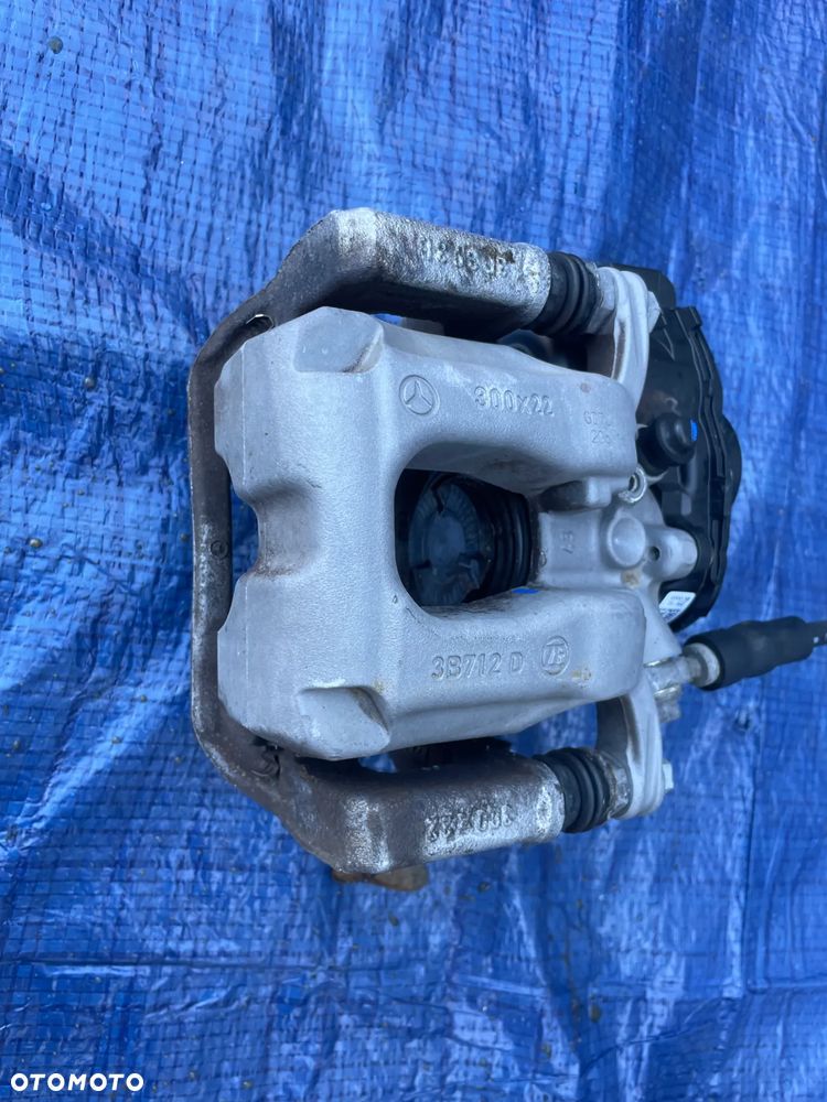 MERCEDES W206 zacisk tył prwy lewy - 3