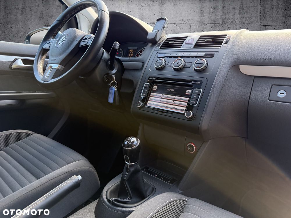 Volkswagen Touran 2.0 TDI DPF BlueMotion Technology Cup - 17