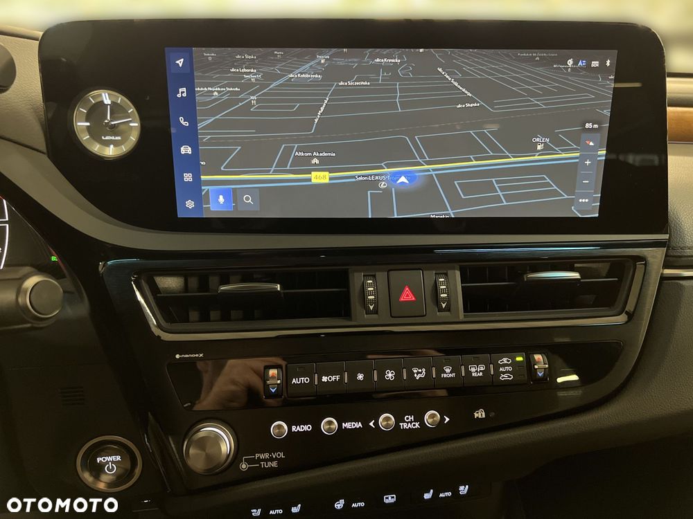 Lexus ES 300h Prestige - 26