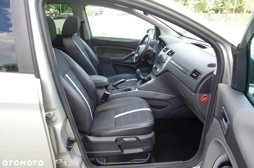 Ford Kuga 2.0 TDCi 2x4 Titanium - 28