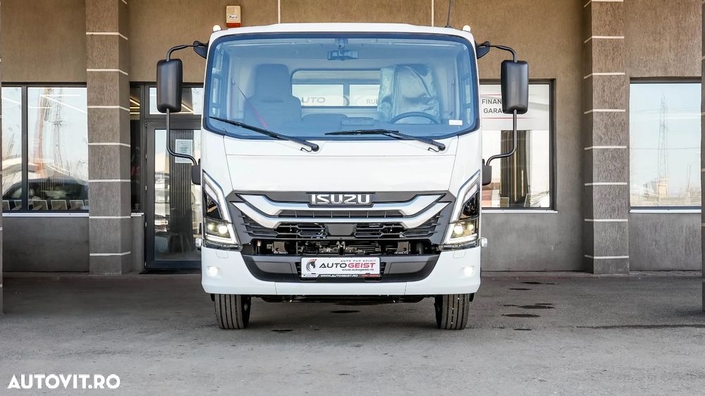 Isuzu M30 - 2