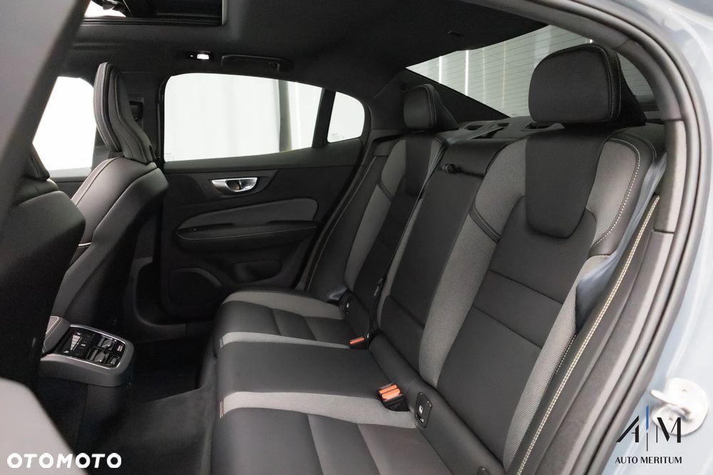 Volvo S60 B5 B AWD Ultimate Dark - 29