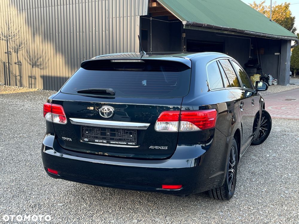 Toyota Avensis - 21