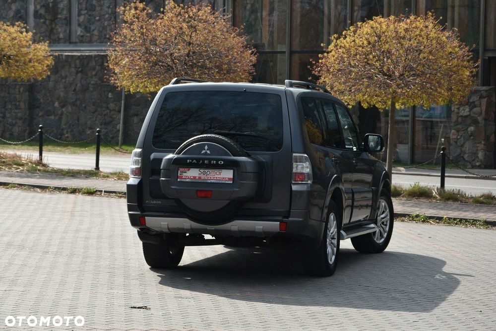 Mitsubishi Pajero - 18