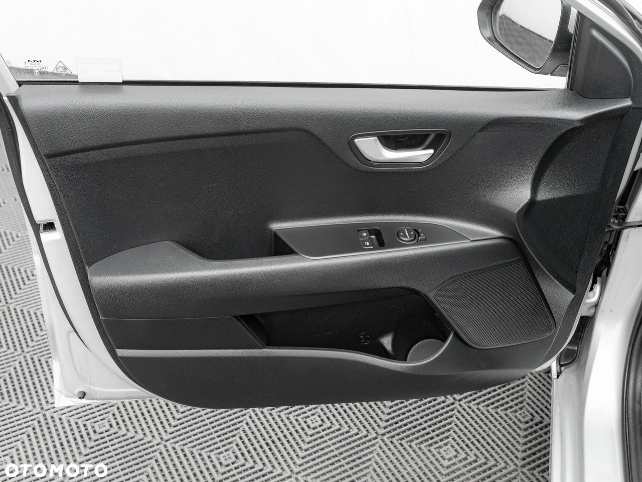 Kia Rio 1.2 M - 8