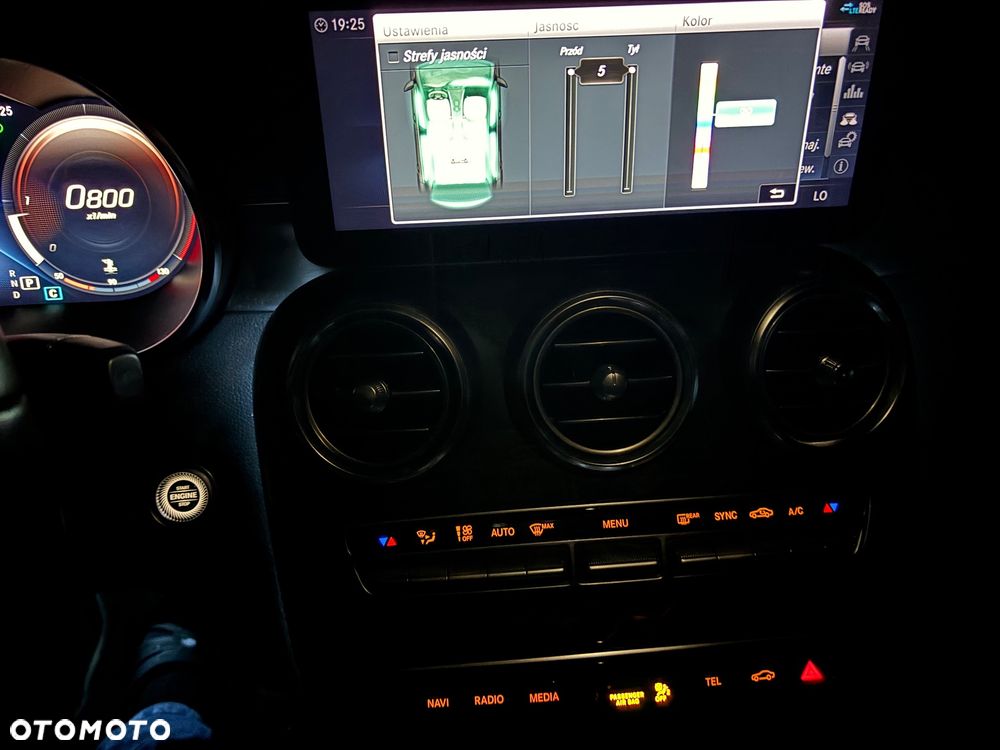 Mercedes-Benz Klasa C 200 d 9G-TRONIC - 29