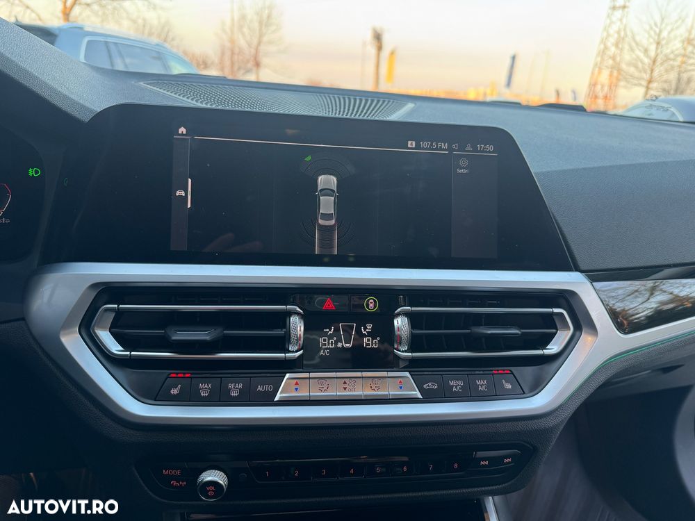 BMW Seria 3 320i Aut. Luxury Line - 15