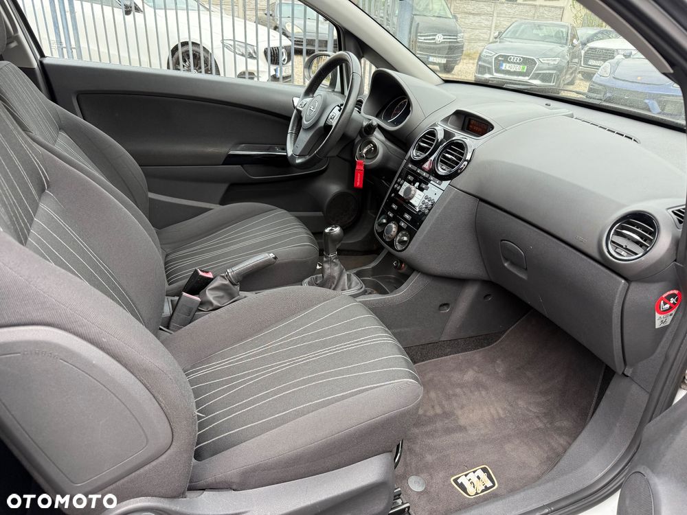 Opel Corsa 1.2 16V Cosmo - 28