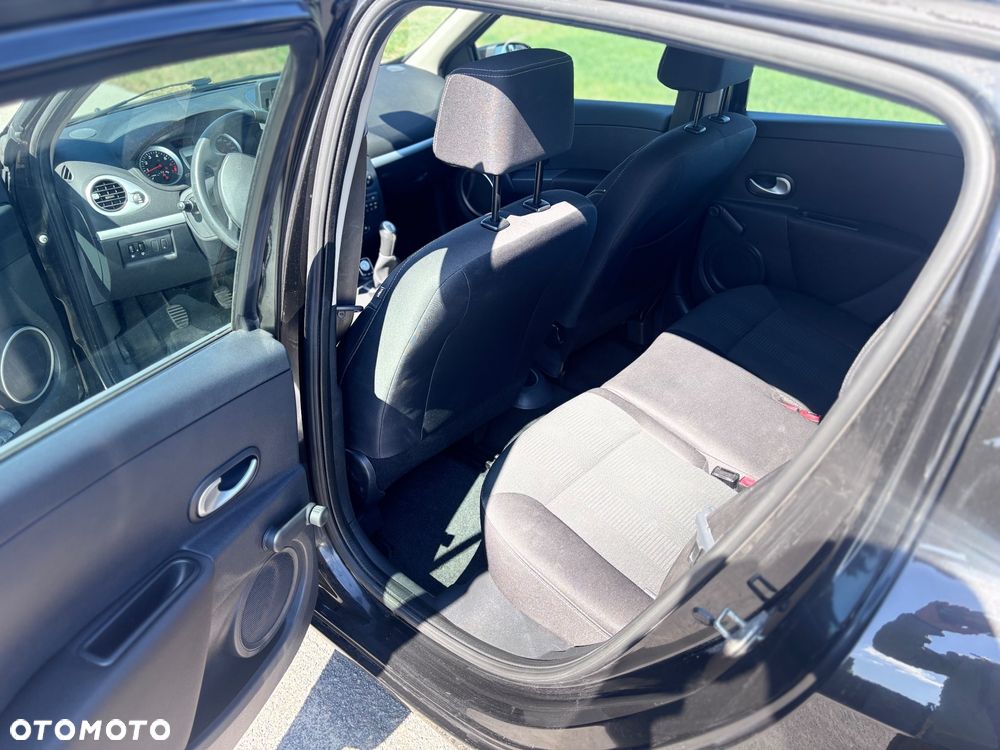 Renault Clio 1.2 16V 75 Night and Day - 12