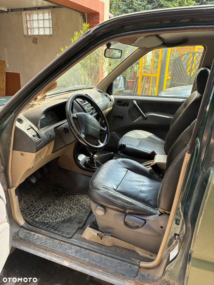 Nissan Terrano 2.7 TDi Comfort - 3