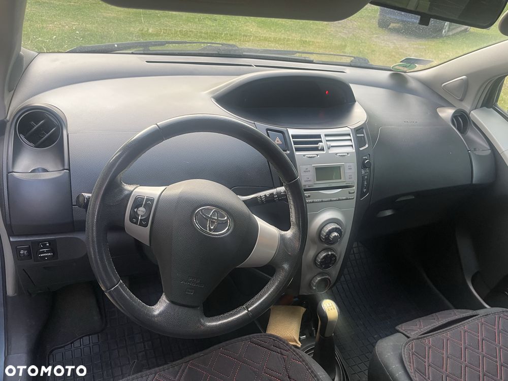 Toyota Yaris - 4