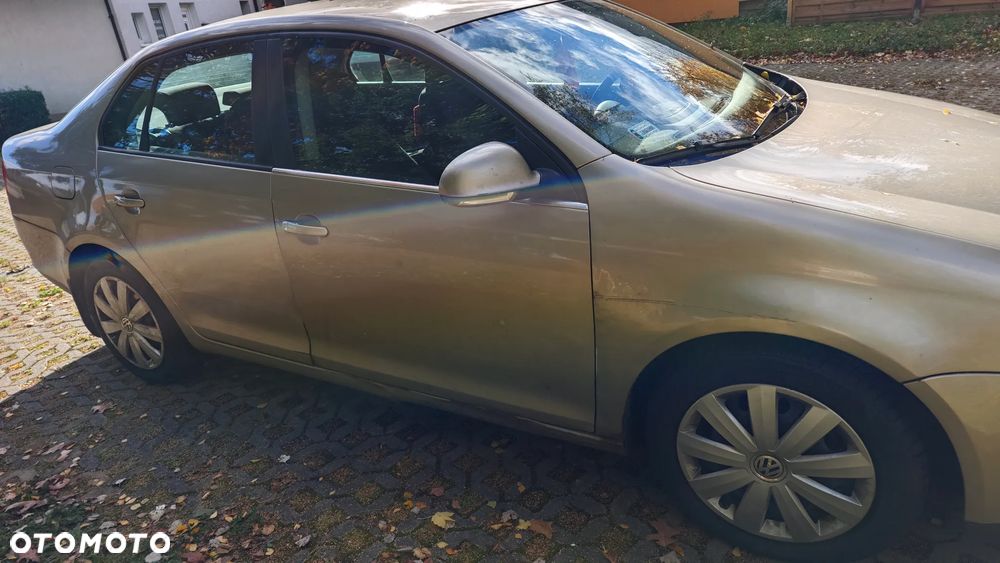 Volkswagen Jetta - 2