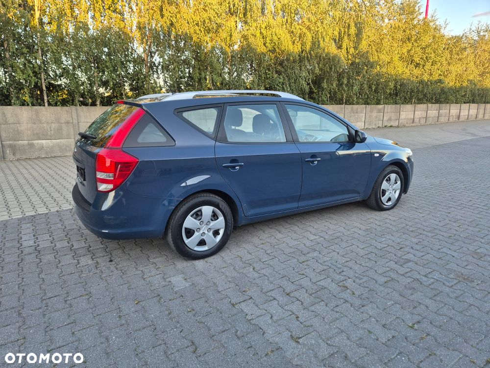 Kia Ceed - 8