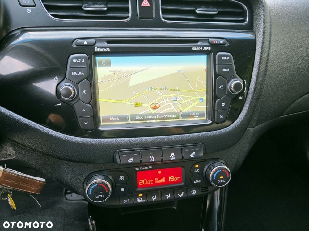Kia Ceed 1.6 GDI Dream Team Edition - 24