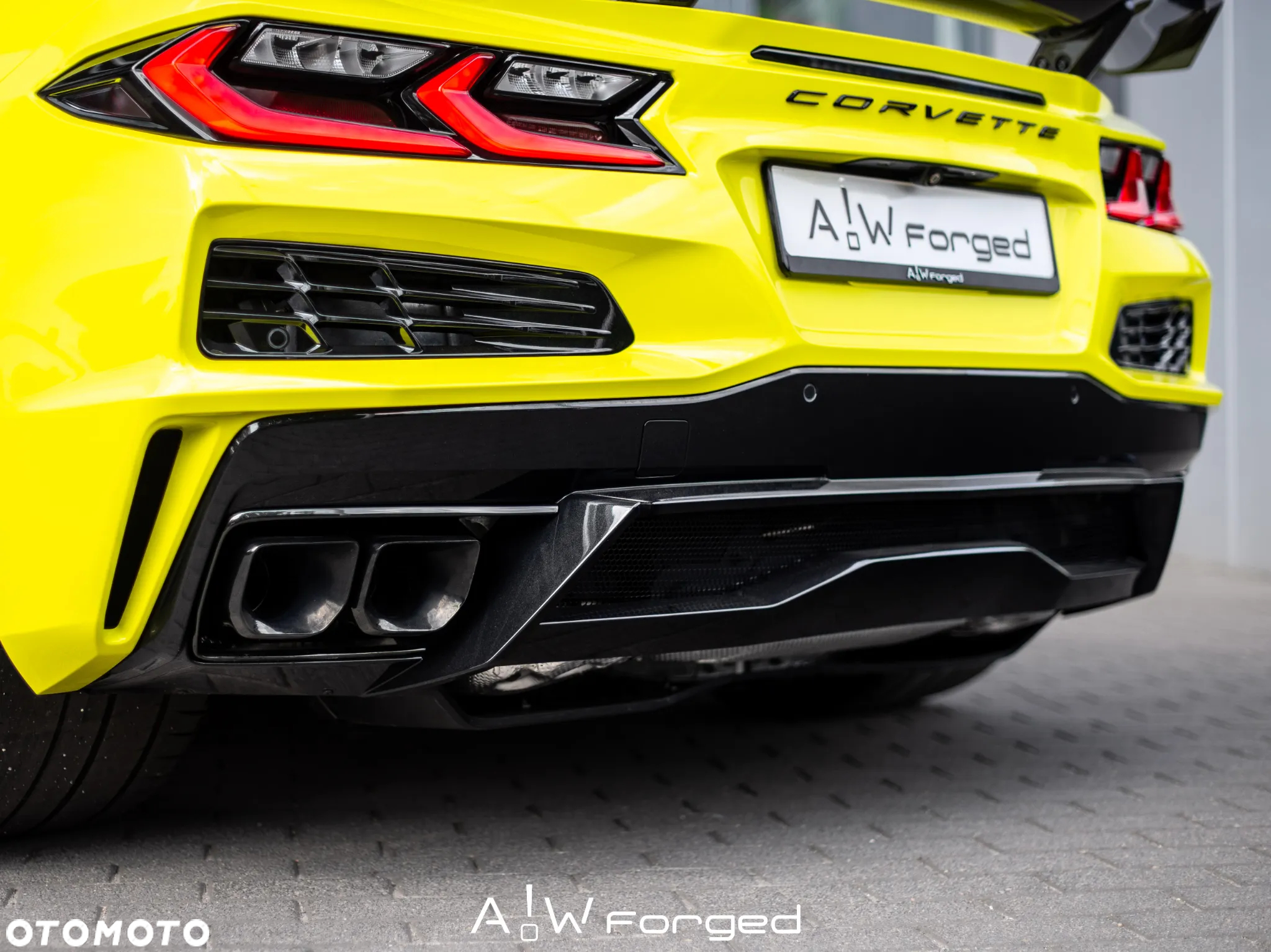 Chevrolet Corvette - 13