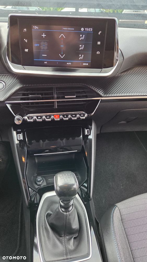 Peugeot 208 PureTech 100 Allure - 19