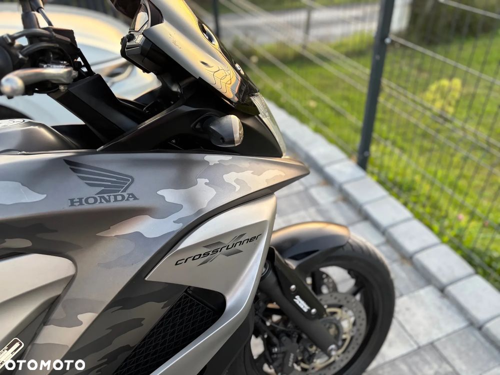 Honda VFR - 12