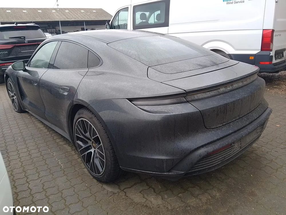 Porsche Taycan - 4