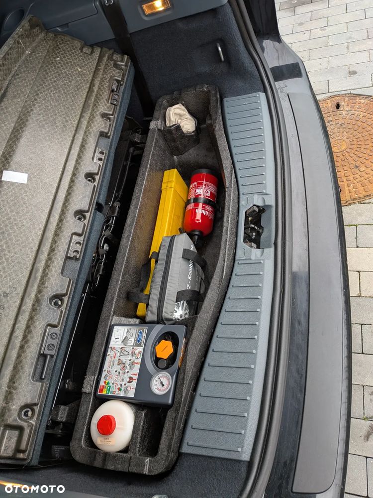 Ford Grand C-MAX 2.0 TDCi Titanium - 21