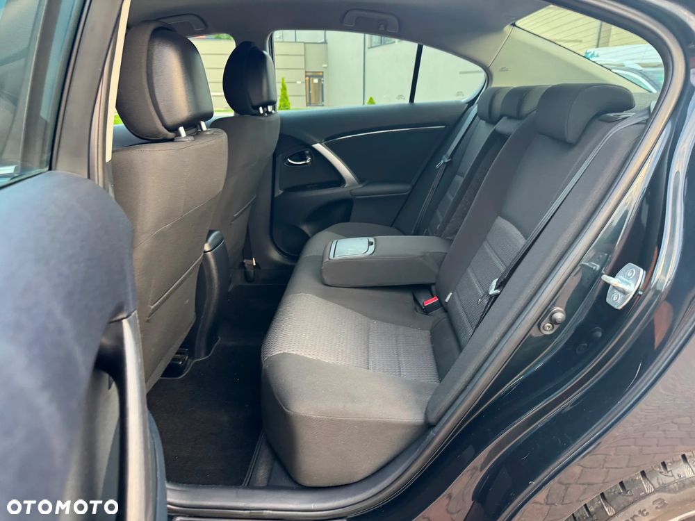 Toyota Avensis 1.6 Premium - 6