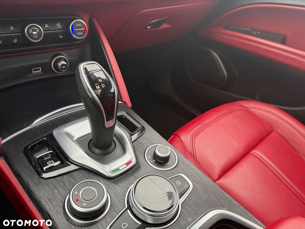 Alfa Romeo Stelvio 2.0 Turbo Executive Q4 - 15