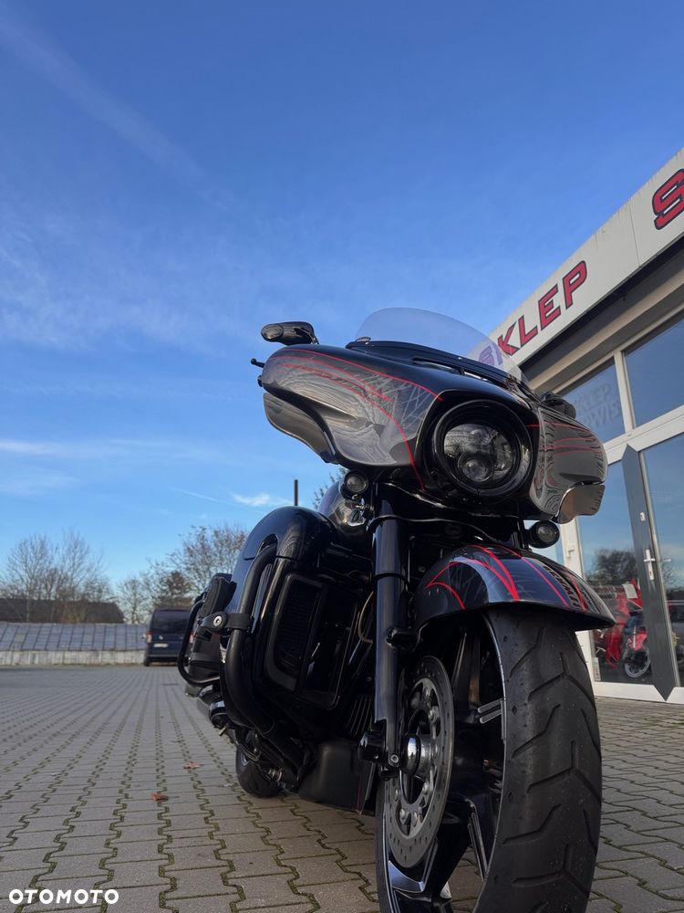 Harley-Davidson CVO Street Glide - 15