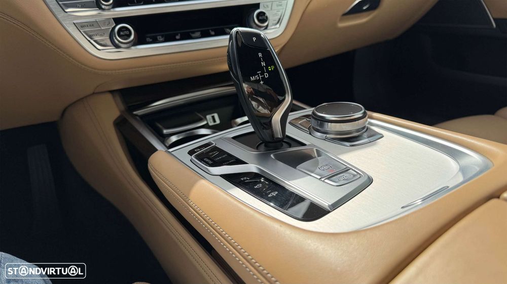 BMW 740 d xDrive Pack M - 11