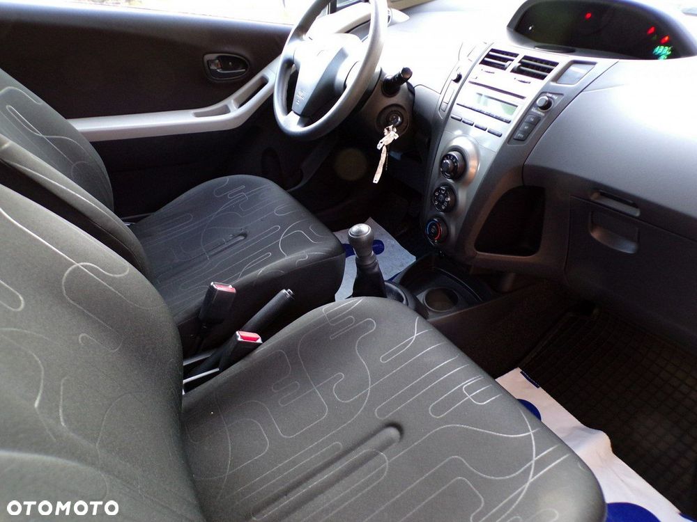 Toyota Yaris - 22