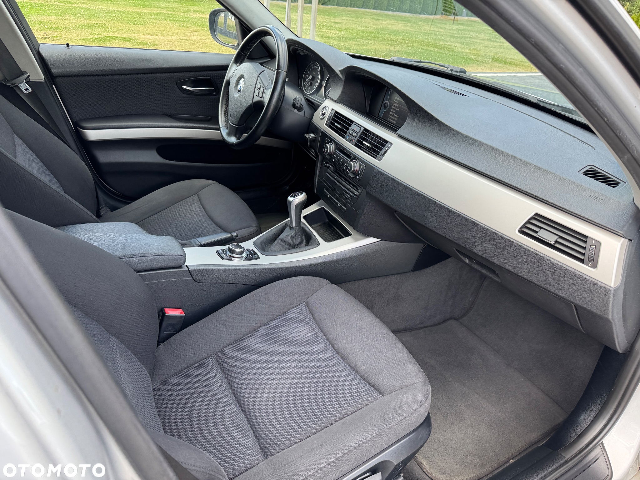 BMW Seria 3 318d DPF Touring Edition Exclusive - 24