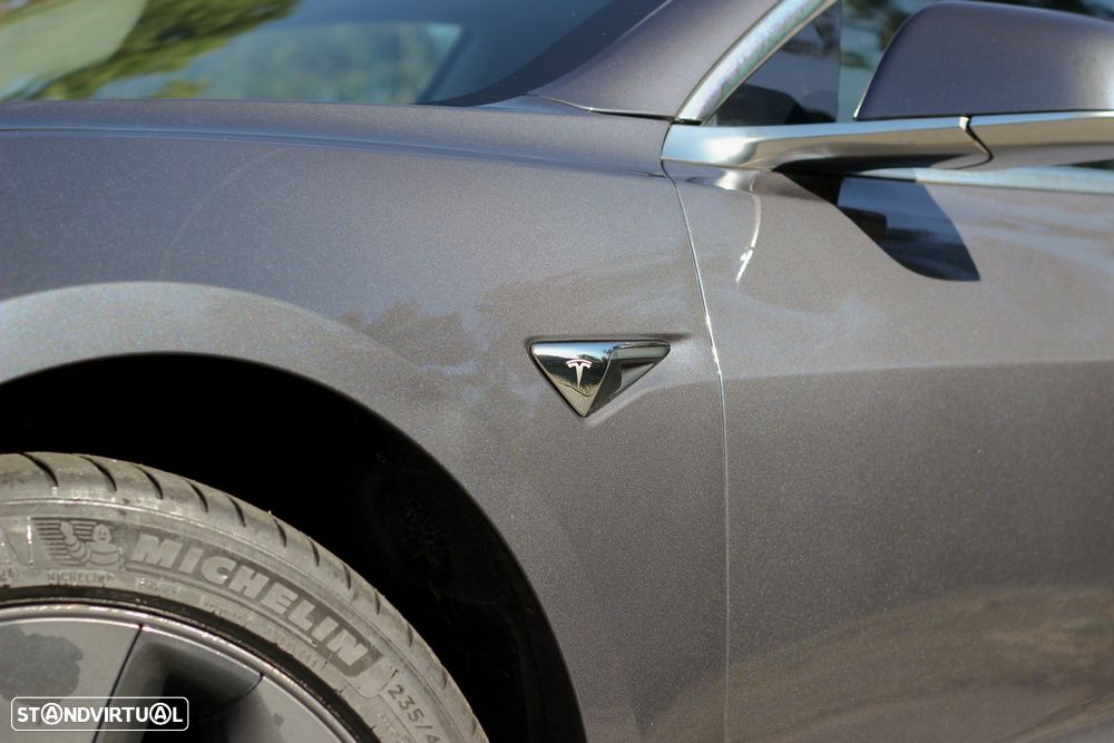 Tesla Model 3 - 3