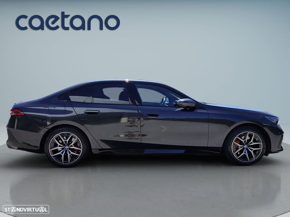 BMW i5 eDrive40 Pack Desportivo M Pro — fotografia 9