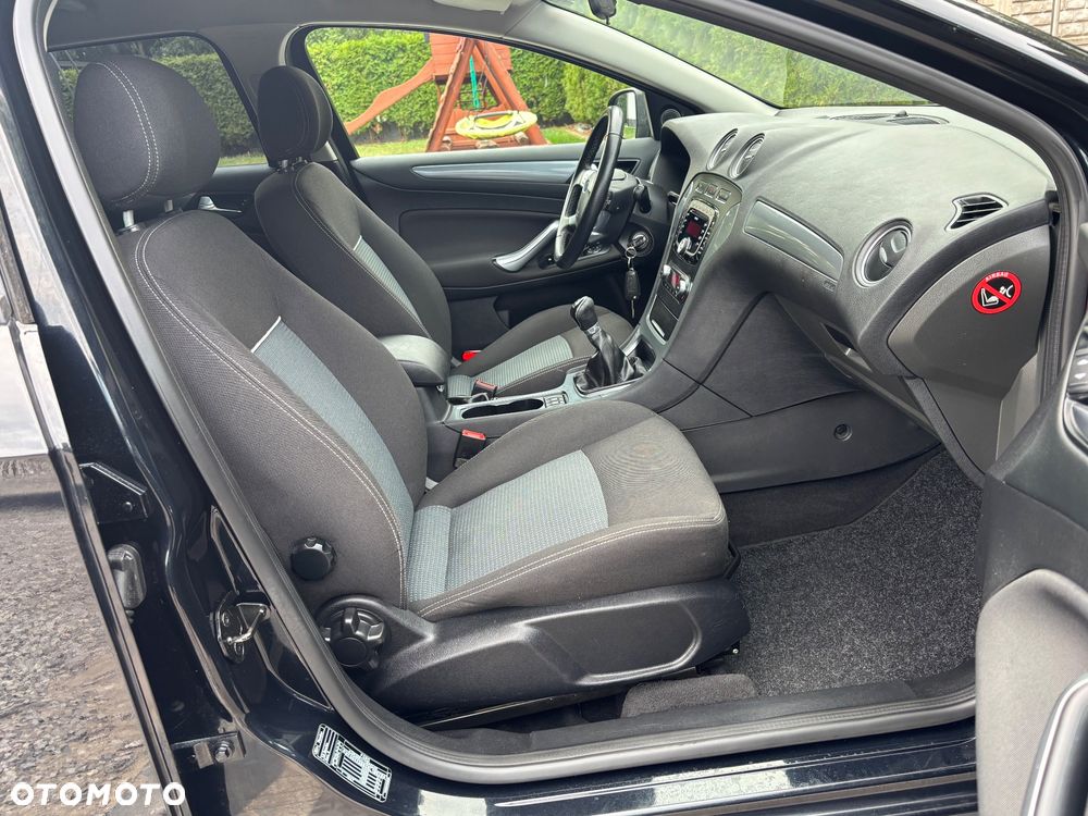 Ford Mondeo - 28