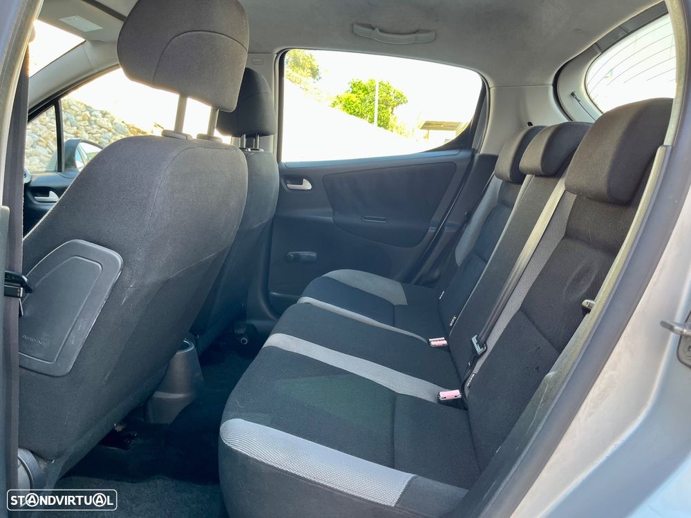 Peugeot 207 1.4 16V Trendy - 36