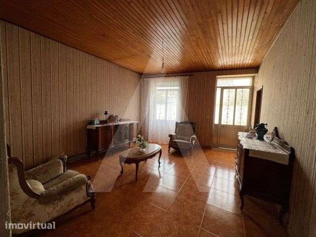 Moradia T3+1 no centro de Ílhavo para remodelação - Grande imagem: 2/17