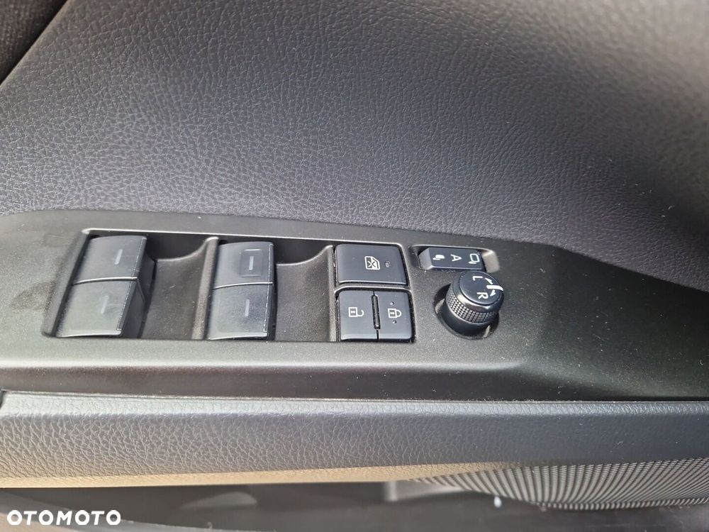 Toyota Camry 2.5 Hybrid Comfort CVT - 18