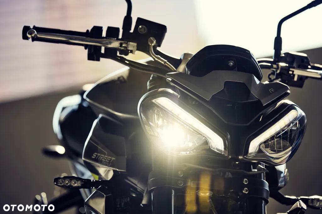 Triumph Street Triple - 8