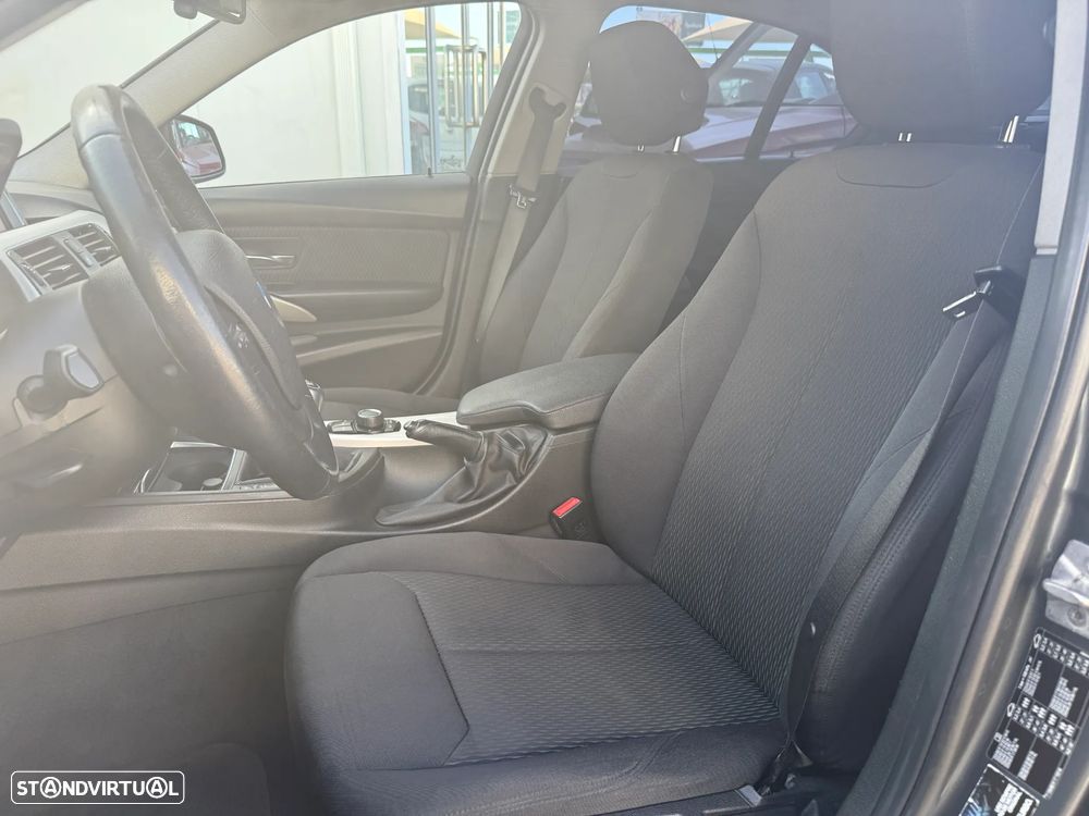 BMW 320 d Advantage - 21