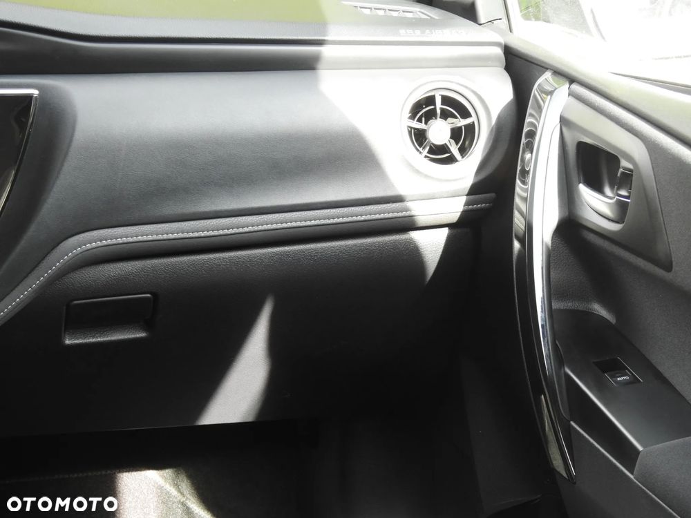 Toyota Auris 1.6 Premium - 14