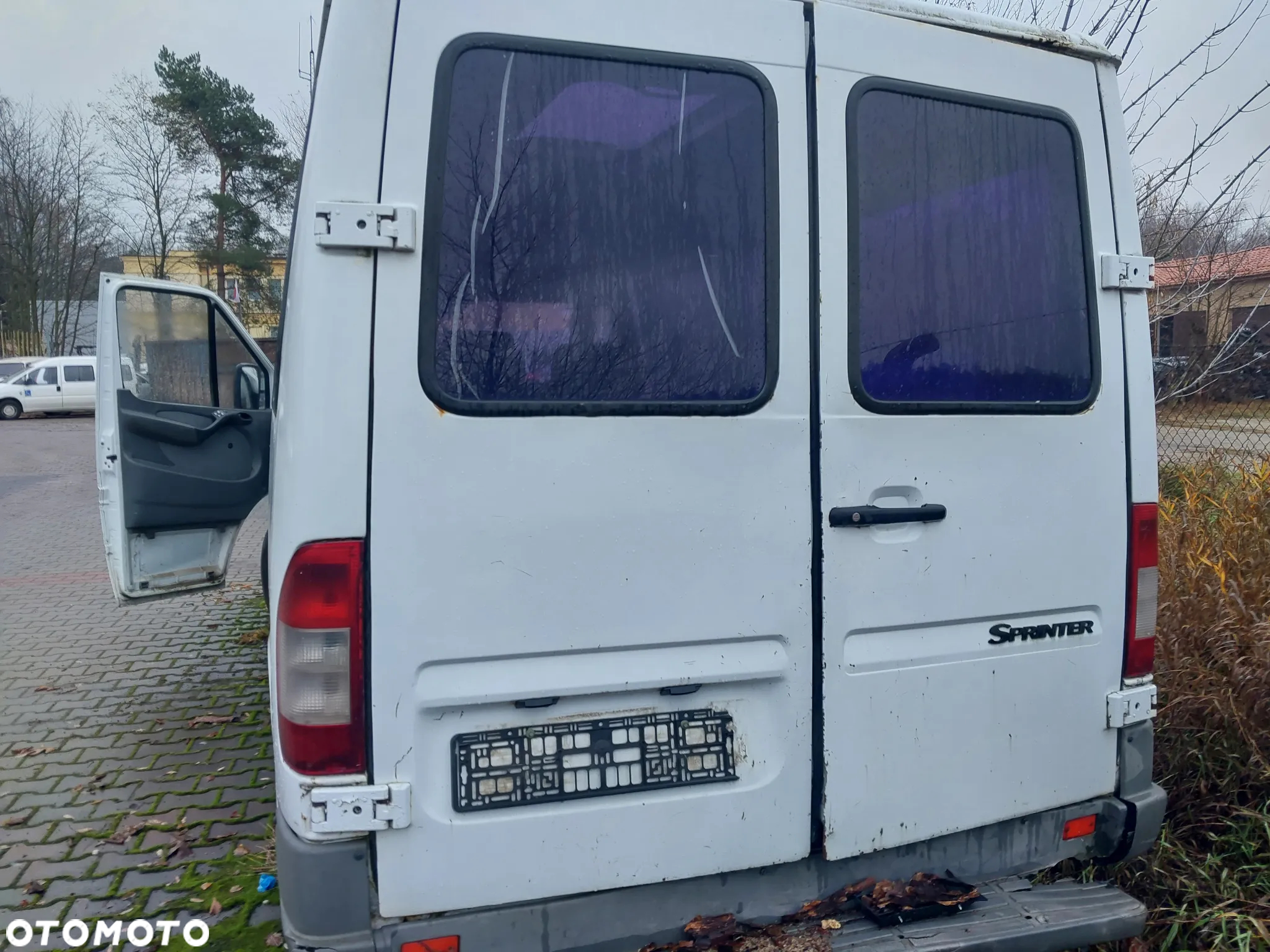Mercedes Benz Sprinter 316 W903 W902 W901 W904 W905 Lift FL silnik 2.2 cdi pompa wtryskowa wtryski głowica skrzynia manualna most lusterko drzwi resory fotel panel szyba szyberdach mechanizm klamka zewnętrzna NA CZĘŚCI - 9