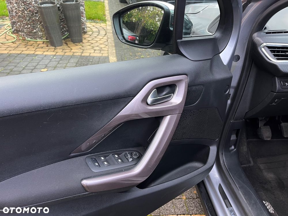 Peugeot 2008 1.2 Pure Tech Style - 10