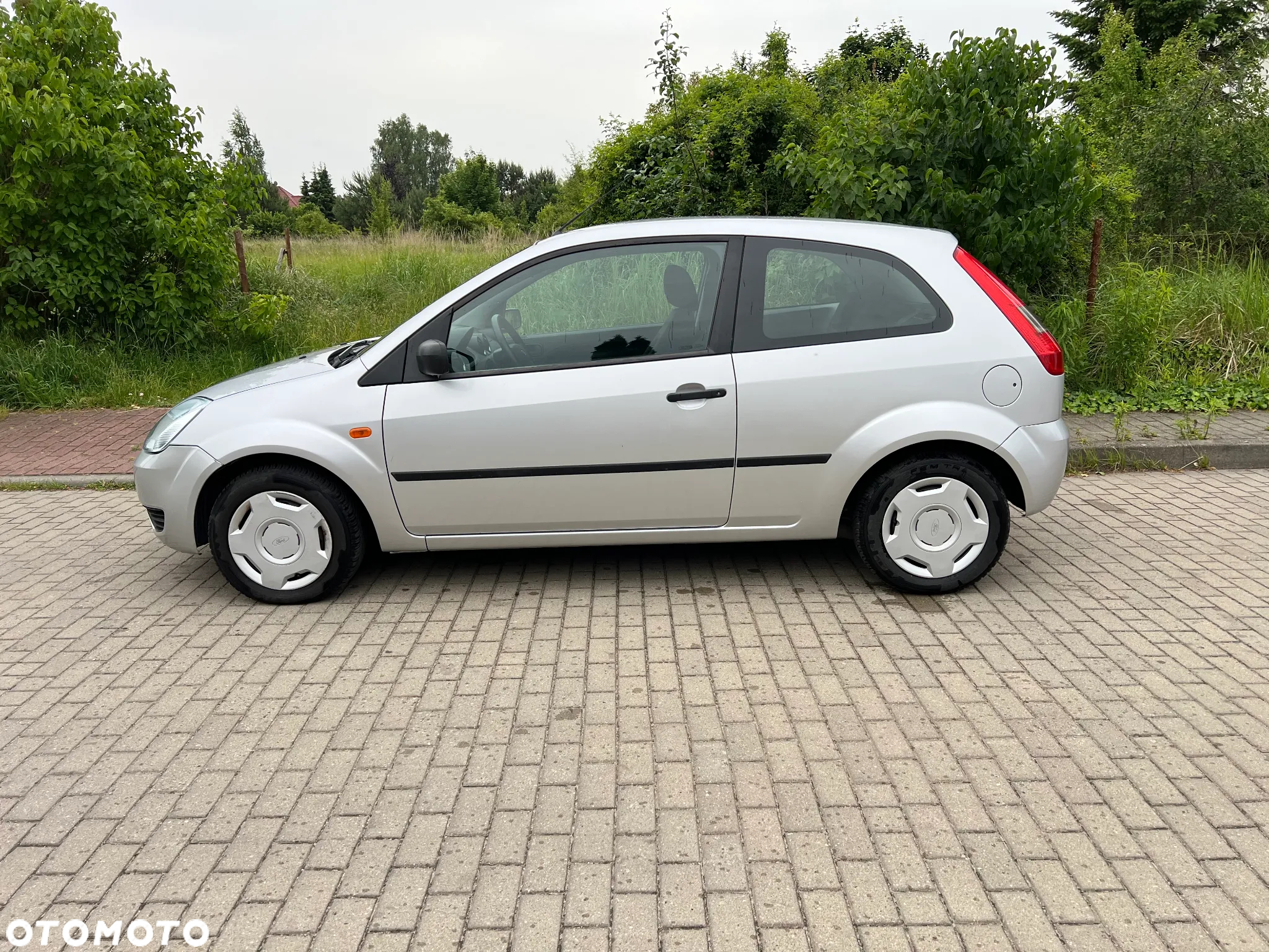 Ford Fiesta 1.3 Ambiente - 2