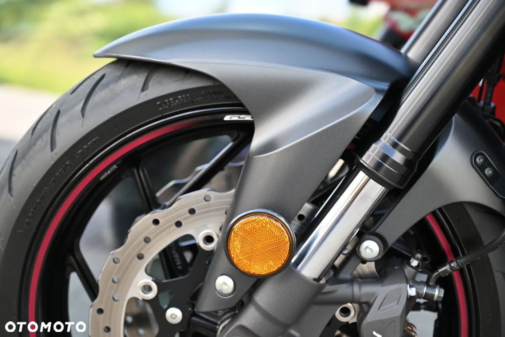 Suzuki GSX - 16