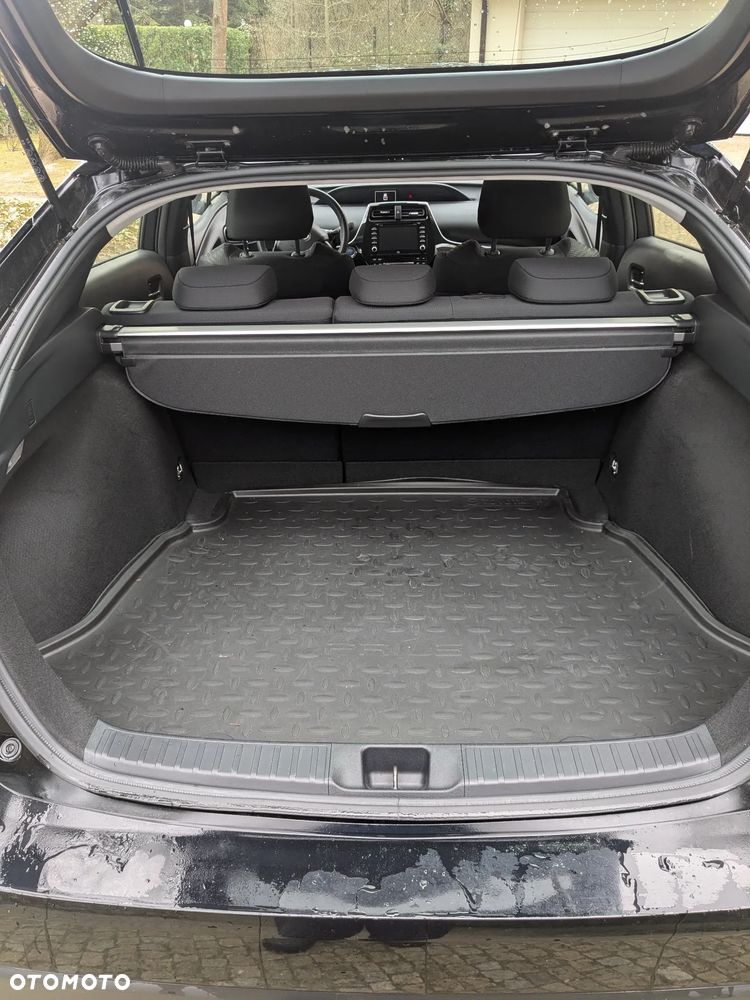 Toyota Prius Hybrid Executive - 17