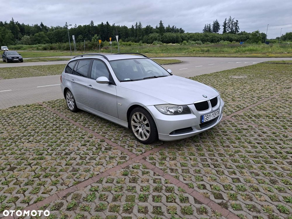 BMW Seria 3 318i - 1