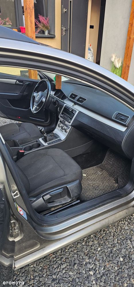 Volkswagen Passat - 14
