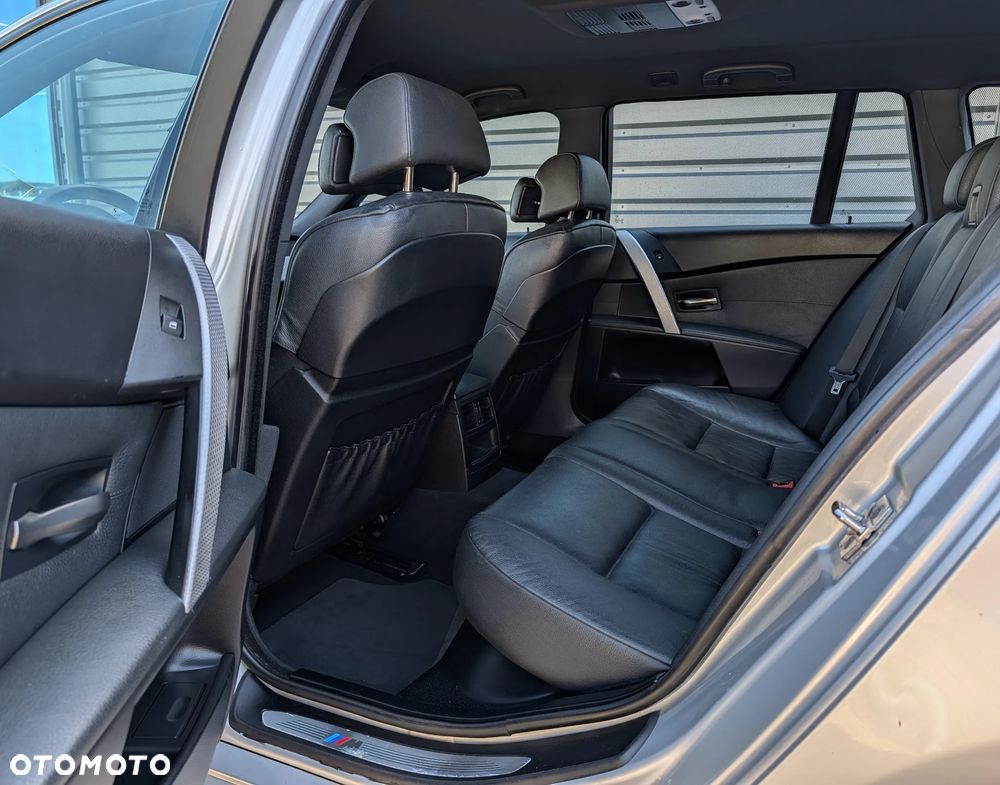BMW Seria 5 545i - 8