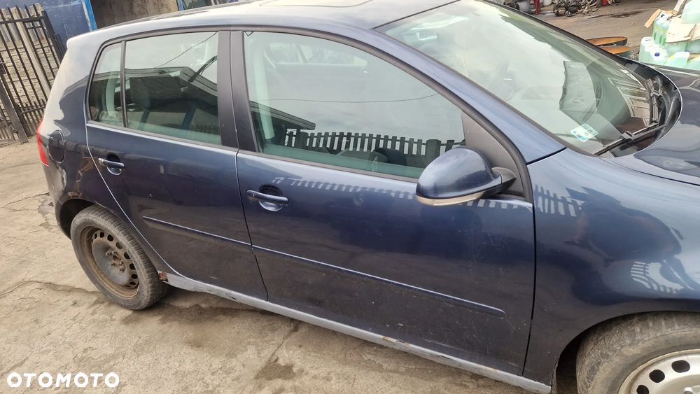 VOLKSWAGEN GOLF V DRZWI PRAWY PRZÓD LC5F