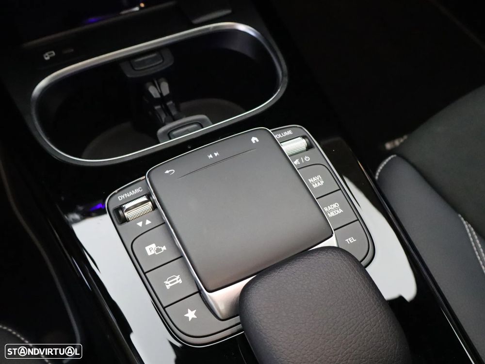 Mercedes-Benz A 250 Limousine e AMG Line - 28