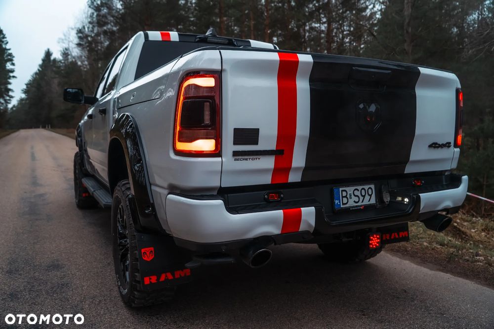 RAM 1500 Crew Cab Shortbed Bighorn - 32